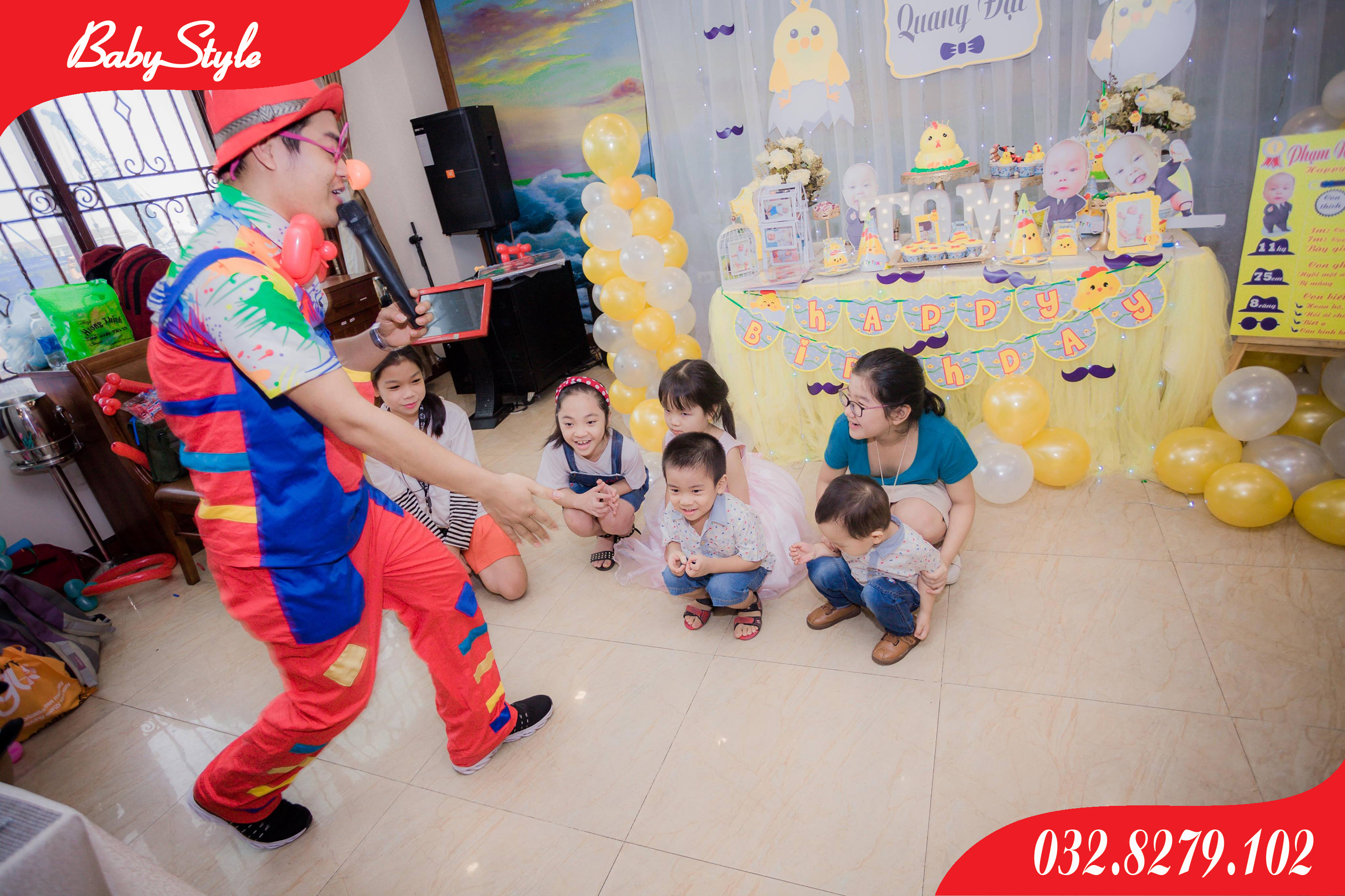 Chú hề Lucky vui chơi cùng các bạn nhỏ.