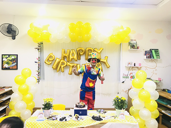 Chú hề Lucky tổ chức sinh nhật