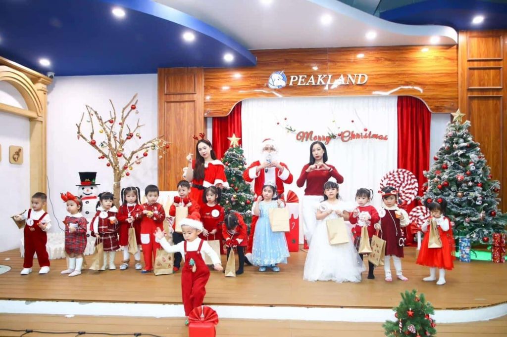 Thuê ông già Noel dẫn chương trình