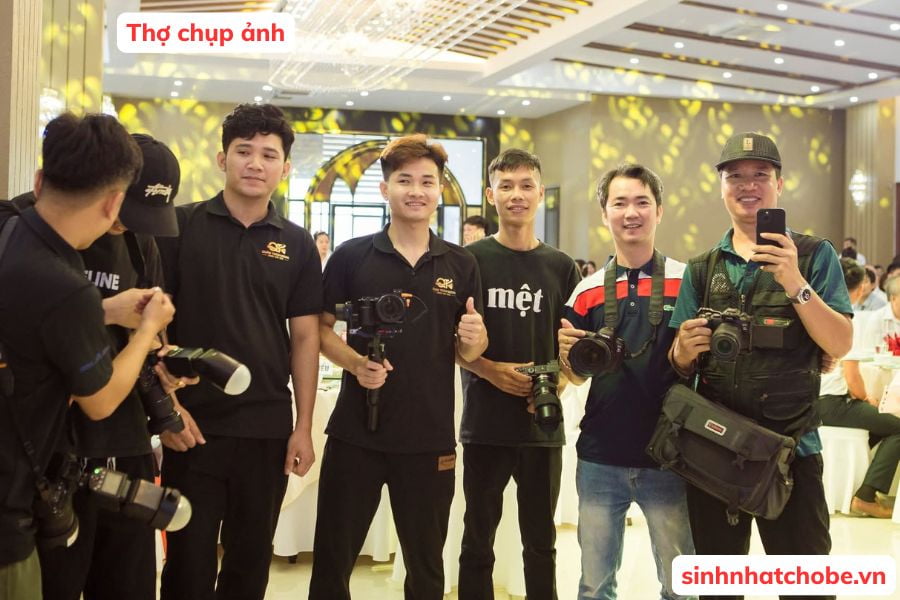 Đội hình thợ chụp ảnh tiệc sinh nhật