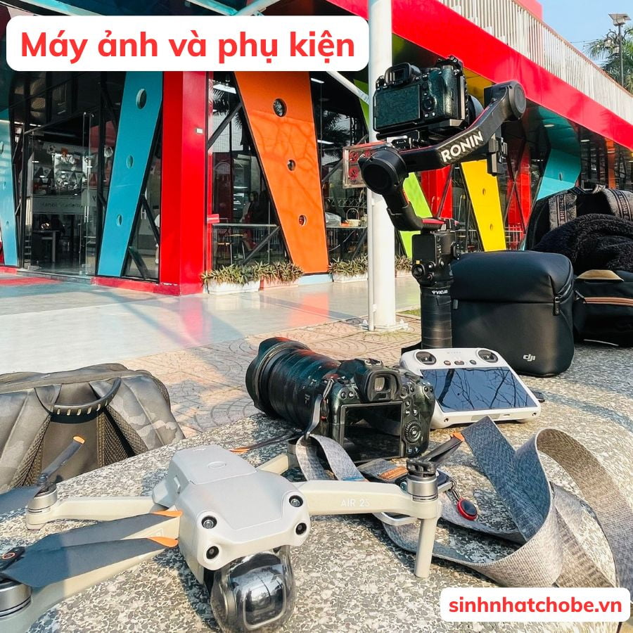 Máy ảnh và phụ kiện chụp ảnh chuyên nghiệp