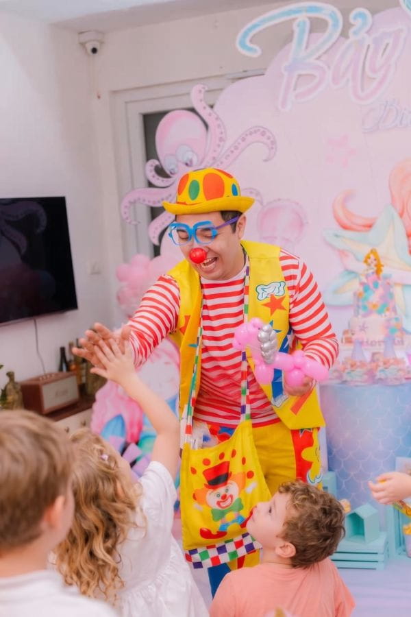 Game-Hosting Birthday Clown