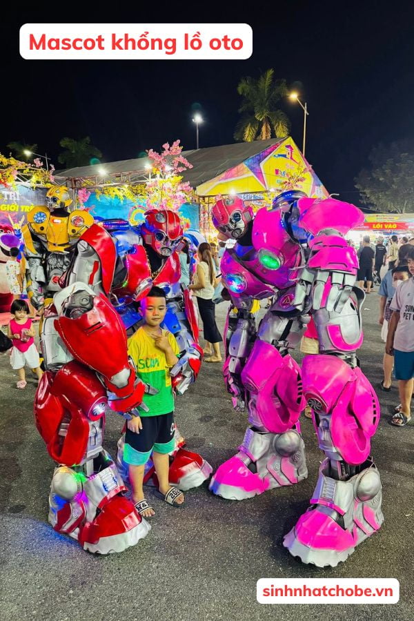 Thuê mascot khổng lồ đón khách sự kiện