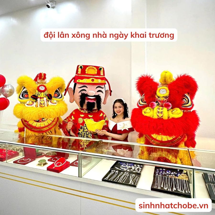 Đôi lân xông nhà ngày khai trương