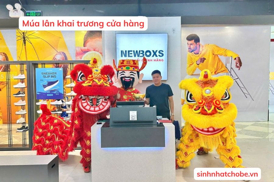 Múa lân khai trương cửa hàng