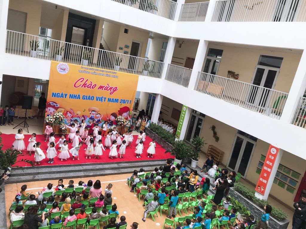 trang tr&iacute; tổ chức 20-11 tại Trường Mầm non B&igrave;nh Minh